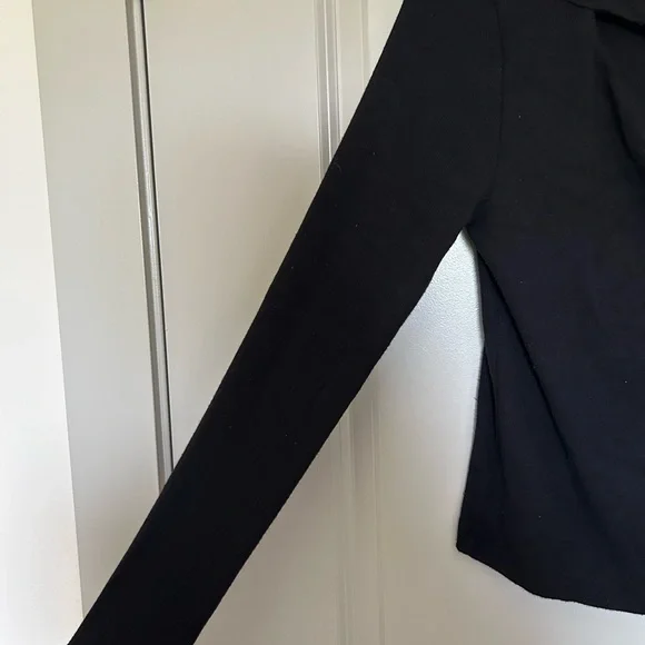 LA made women’s cutout long sleeve black tee - Picture 2 of 5